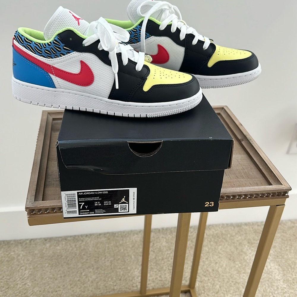 Nike Air Jordan 1 low(GS) Black/lt fusion red-white